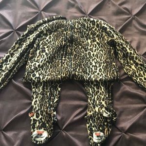 Adult M Cat Onsie. Worn once for a pajama party.